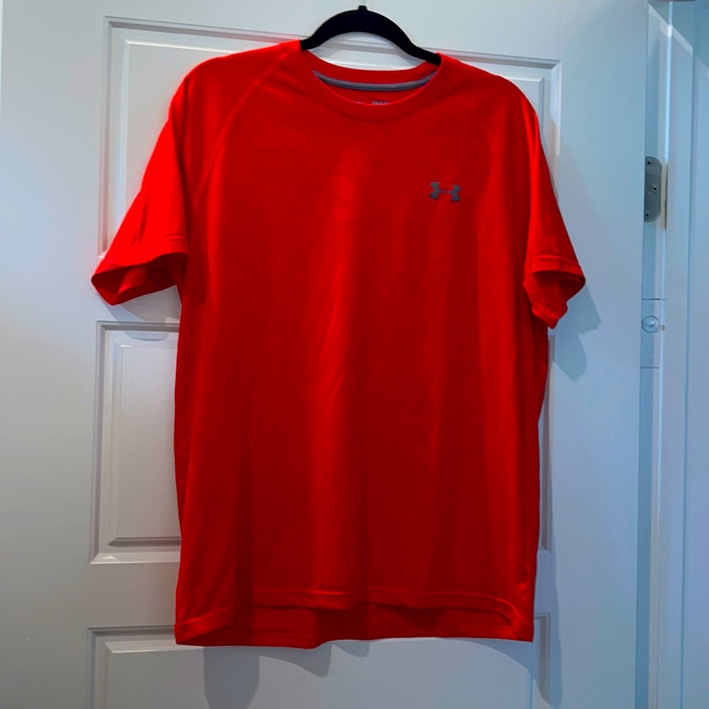 Under Armour orange tee shirt